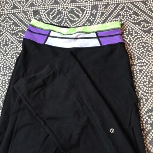 Lulu lemon black bell bottom workout pants size 8